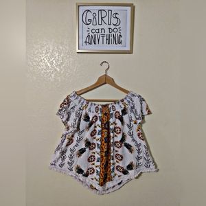 Off shoulder blouse, with flowers.